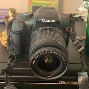 Cannon Rebel T3 Camera! Mint condition
